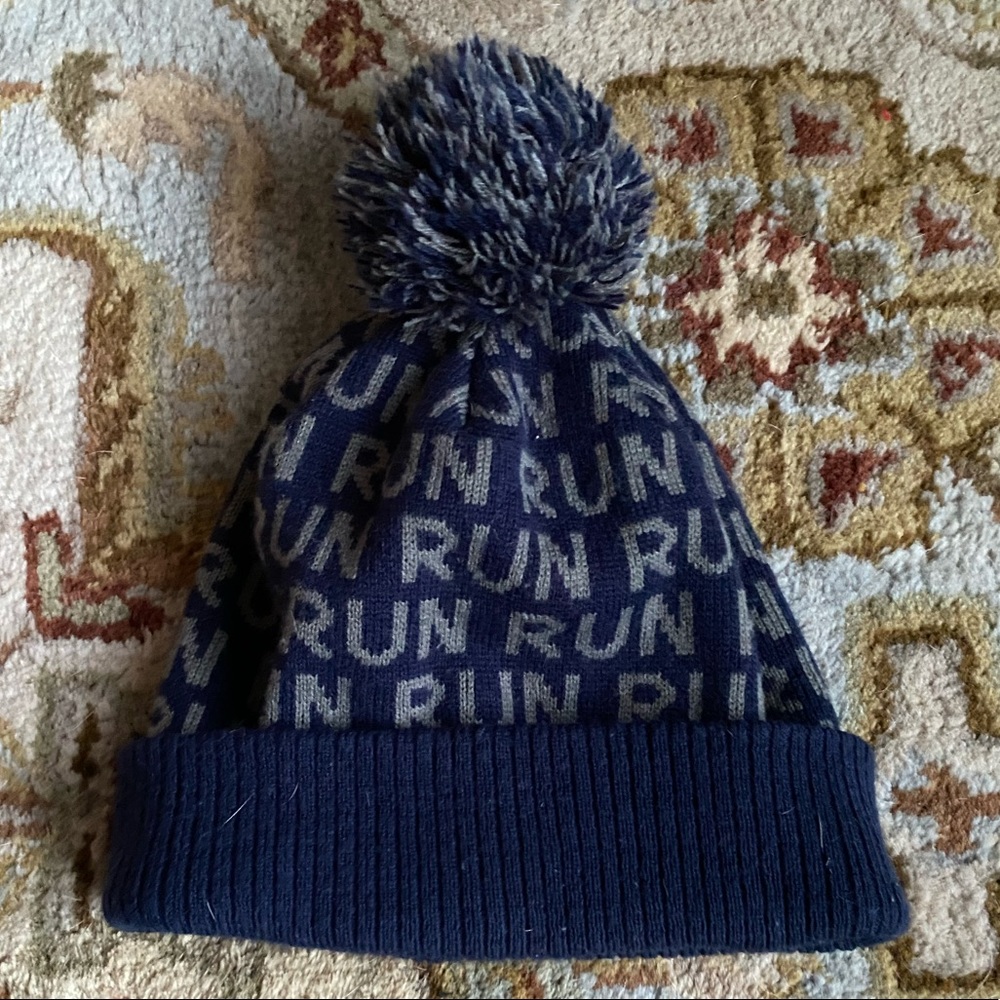 Run Run Run Pom Pom Hat